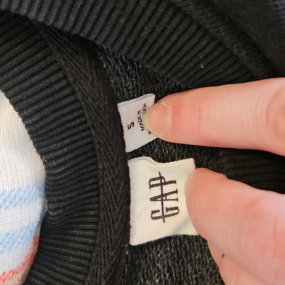 GAP Black Sweatshirt - Picture 2 of 2